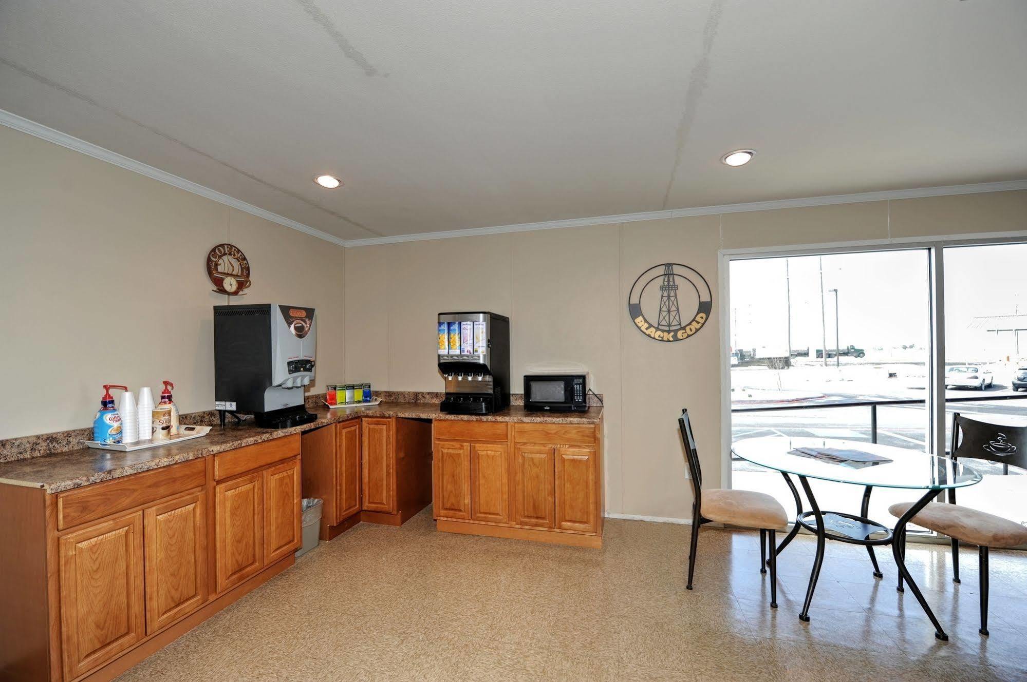 Instalodge Hotel And Suites Karnes City Dış mekan fotoğraf